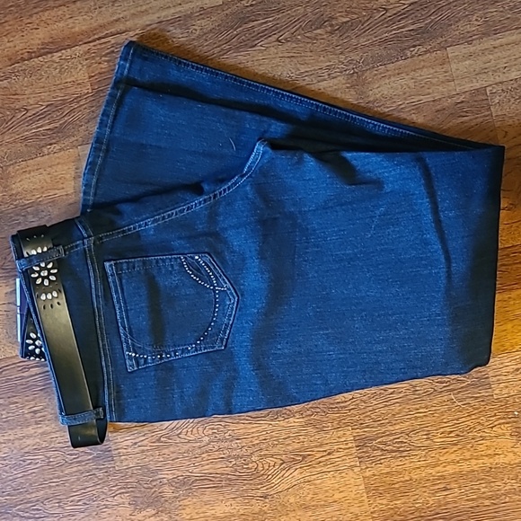 Gloria Vanderbilt size 14P jeans with belt - Picture 2 of 8